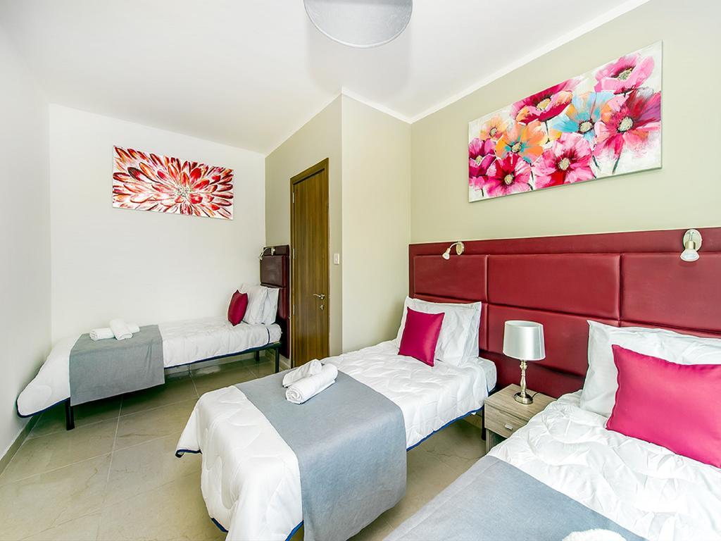 Saint Julian's Bayside Apartments מראה חיצוני תמונה